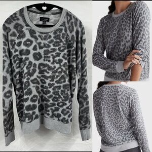 Lucky Brand Women’s Top Leopard Animal Print Crew Neck Gray Sweater Sz M Soft